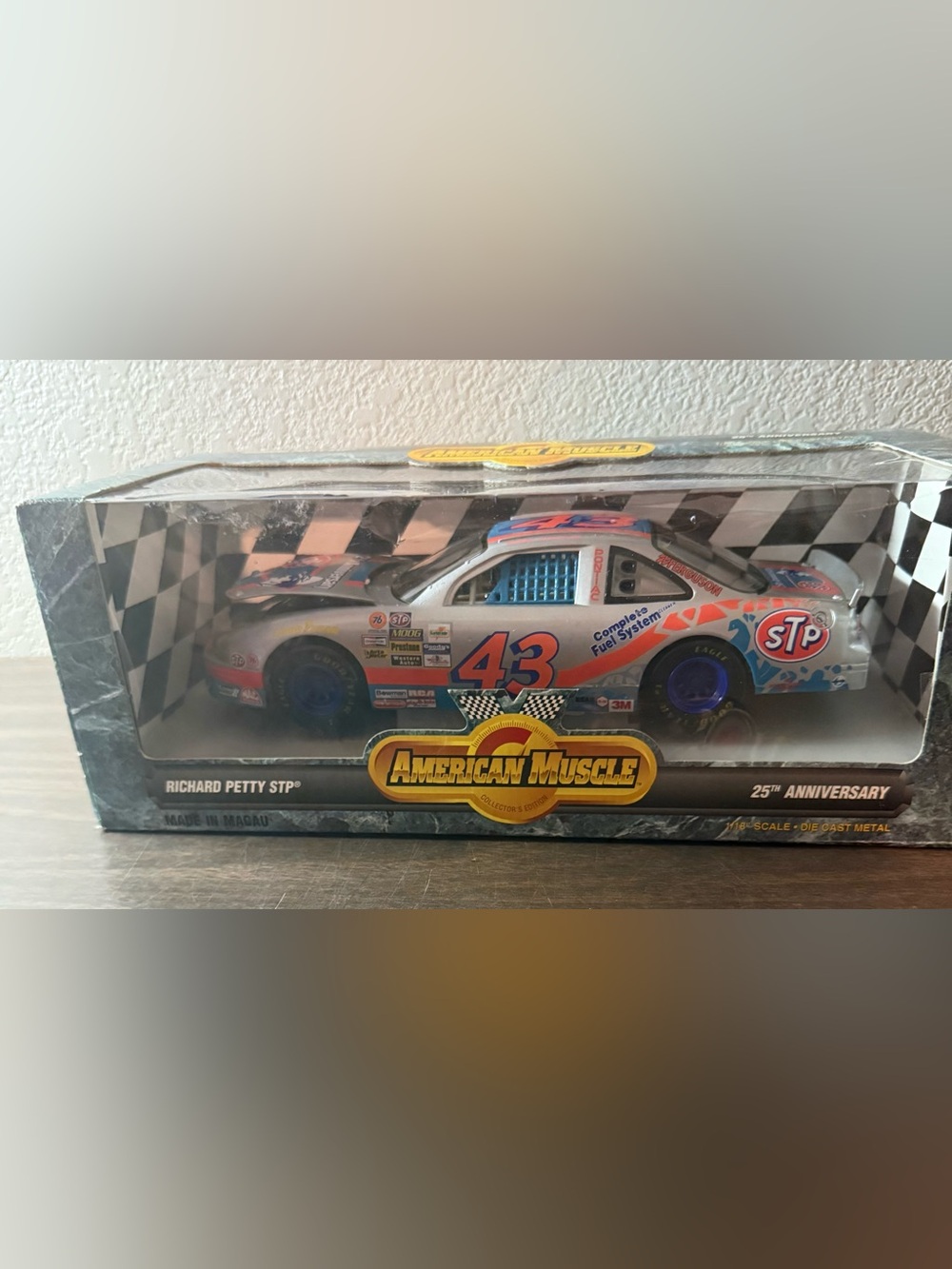 American Muscle Richard Petty STP 25th Anniversary Bobby Hamilton Silver 1/18